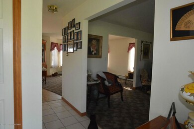 816 American General Dr, Easton, PA 18040 - photo 2