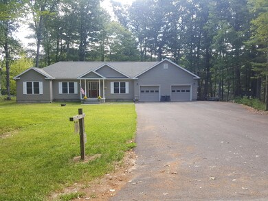 125 Hemlock Point Ct, Hawley, PA 18428 - photo 2