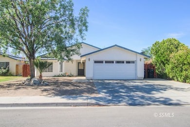 925 W Tamarisk Ave unit B, Ridgecrest, CA 93555 - photo 2