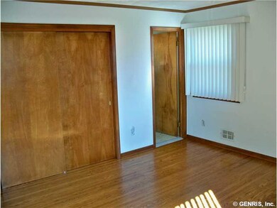 Master Bedroom Large 13 x 14 Master Bedroom w/Master Bath, Double Closet & Gleaming Hardwoods