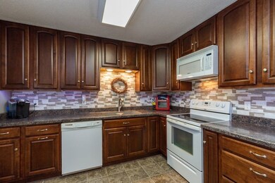 3922 Del Matro Rd, Waterloo, IA 50701 - photo 5