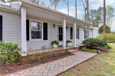A front porch that was made for decorating!!