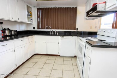 8410 N 32nd Ave-5