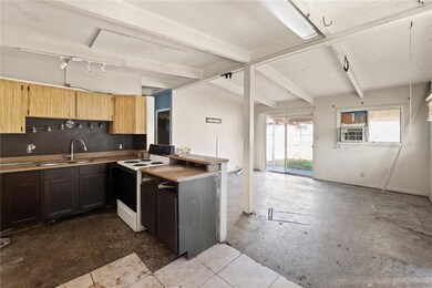 1703 Warrington Way unit 6, Tampa, FL 33619 - photo 2