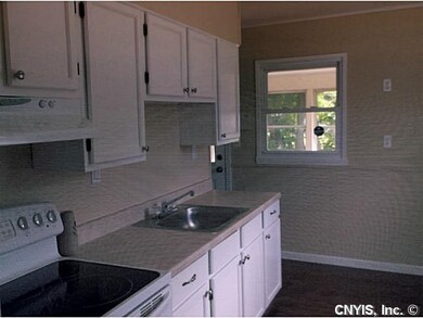 Kitchen All Appliances stay and are BRAND NEW!