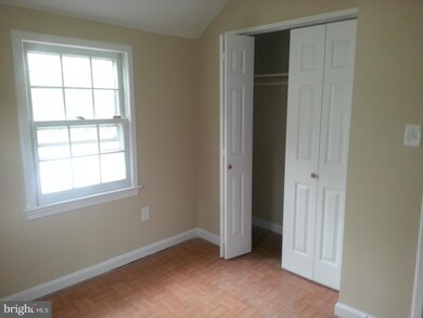 2407 Kent Village Dr, Hyattsville, MD 20785 - photo 6