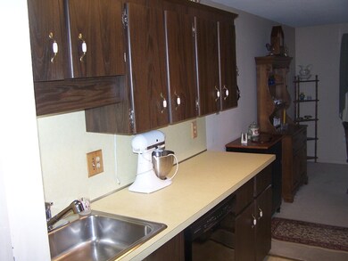 220 Bedford St unit F-5, Bridgewater, MA 02324 - photo 5