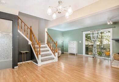 004_living_room_1st_view_cropped_265