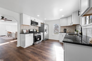 130 Calvert Ave, Waterford, MI 48328 - photo 6