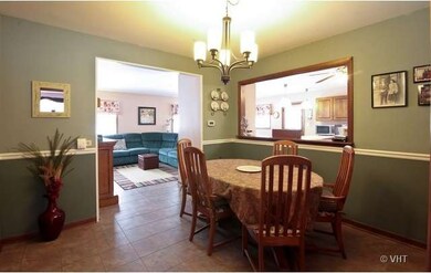 726 N Eastland St, Elmhurst, IL 60126 - photo 2