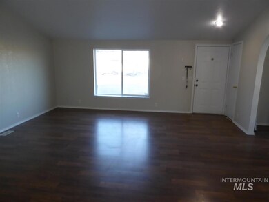 634 W California Ave, Homedale, ID 83628 - photo 3