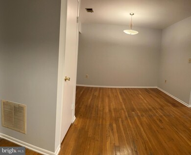 1012 Silver Ct, Hamilton Square, NJ 08690 - photo 4