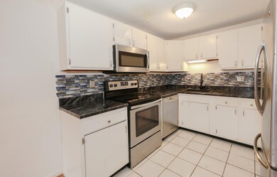 915 Elmwood Dr, Hudson, NH 03051 - photo 5