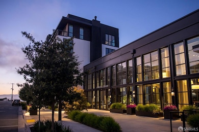 Beautiful modern California exterior architecture by Hart Howerton Architects.
