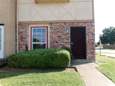 92 E Mountain Creek Ct unit 1, Grand Prairie, TX 75052 - photo 2