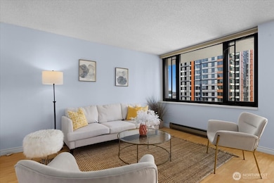 Royal Crest unit 2505, Seattle, WA 98121 - photo 4