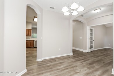 006-photo-dining-room-10639932
