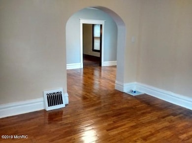 724 Hickory St, Niles, MI 49120 - photo 3