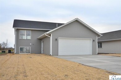 2105 Lunden St, Saint Peter, MN 56082 - photo 3