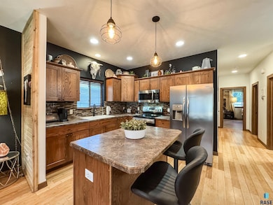 305 Spring Place, Brandon, SD 57005 - photo 6