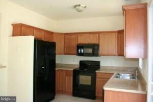 9 Wakefield Dr, Colonial Beach, VA 22443 - photo 2