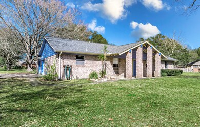 10 Fulton Dr W, Alvin, TX 77511 - photo 3