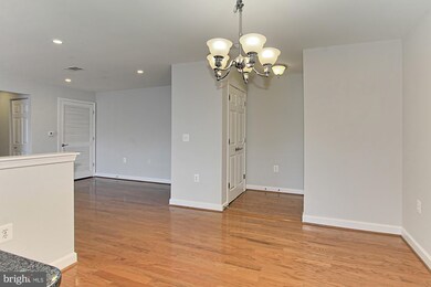 4081 S Four Mile Run Dr unit 403, Arlington, VA 22204 - photo 5