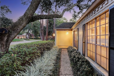 10023 Lynbrook Dr, Houston, TX 77042 - photo 5