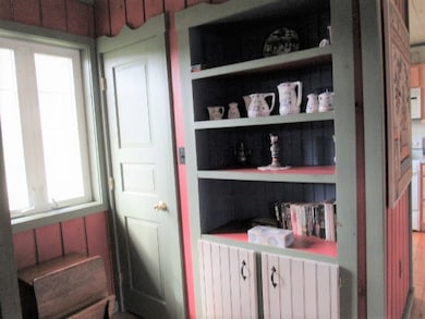 Built in Hutch