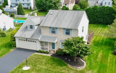 Great floor plan, original owners downsizing