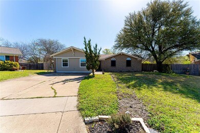 916 Madrid Ct, Hurst, TX 76053 - photo 2