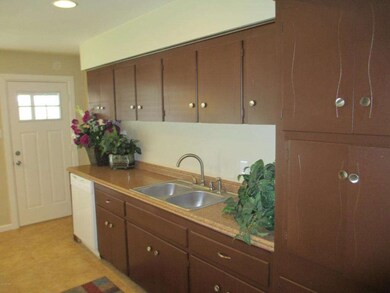 6207 W Orange KitchenJPG (4)