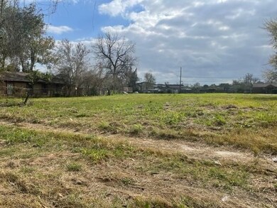 854 Lucky St, Houston, TX 77088 - photo 2