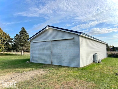 3999 N Chipman Rd, Owosso, MI 48867 - photo 2