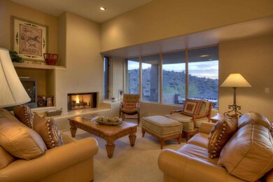 004_Living Area