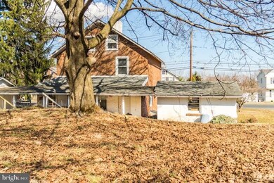 442 Franklin St, Alburtis, PA 18011 - photo 2