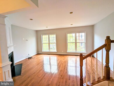 14733 Potomac Branch Dr unit 11, Woodbridge, VA 22191 - photo 4