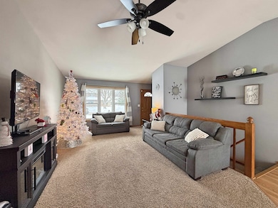 1419 Dayton Dr, Janesville, WI 53546 - photo 2