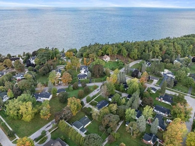 406 Burns St, Charlevoix, MI 49720 - photo 6