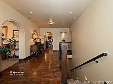 Entry/Foyer.