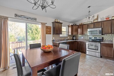 14 W Village Cir, Davenport, IA 52806 - photo 5