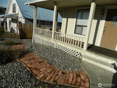 19 E 3rd St, Tonasket, WA 98855 - photo 2