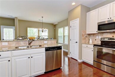 Gourmet Kitchen ,Granite Counters , SS Appl, Upgra