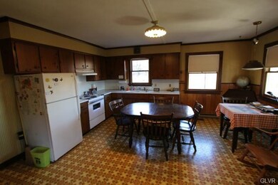 1775 Verona Dr, Pen Argyl, PA 18072 - photo 3