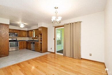 1823 Cedar Crest Dr, Manhattan, KS 66503 - photo 7