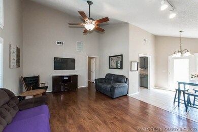 3821 S Narcissus Ave, Broken Arrow, OK 74011 - photo 6