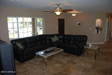 3109 E Roma Ave living room