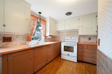 156 Whittier Rd, Pawtucket, RI 02861 - photo 6