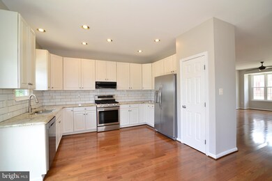 13194 Dashco Way, Herndon, VA 20171 - photo 4