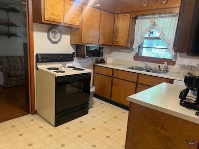 129 Lincoln St, Warner Robins, GA 31088 - photo 4